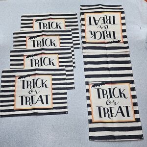 Halloween Table‎ Set 4 Placemats 1 Table Runner Striped Bat Detail